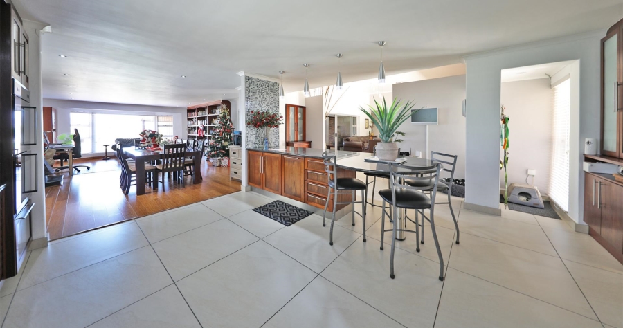 4 Bedroom Property for Sale in Plattekloof Western Cape